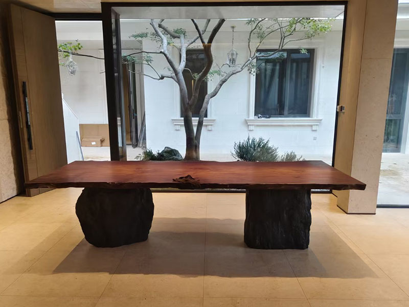 Schreibtisch/Konferenztisch aus Massivholz mit Baumkante T2616
