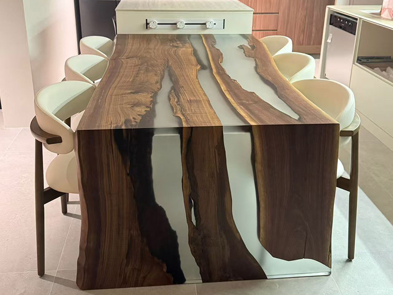 Wie behandelt man einen Epoxid-Holztisch?